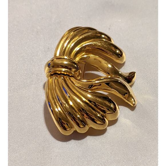 Vintage Monet Soft Drooping Bow Ribbon Brooch Pin Gold Tone 2.5" Signed - Picture 2 of 5